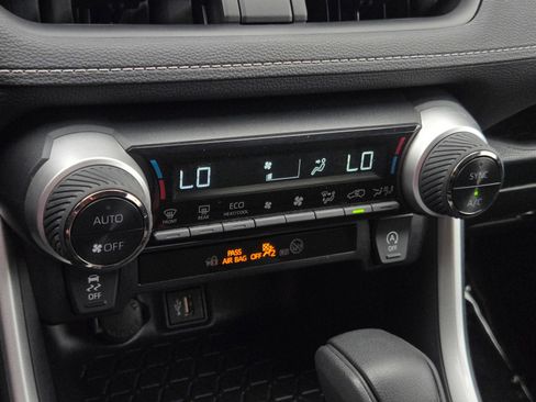 Certified 2025 Toyota RAV4 XLE AWD/4WD image 17