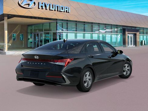 New 2026 Hyundai Elantra SE FWD image 4