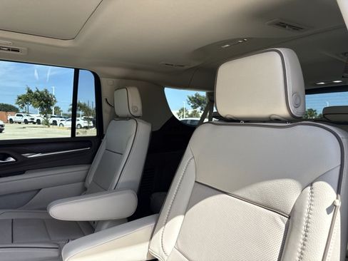 Used 2024 GMC Yukon XL Denali w/ Advanced Technology Package AWD/4WD image 18