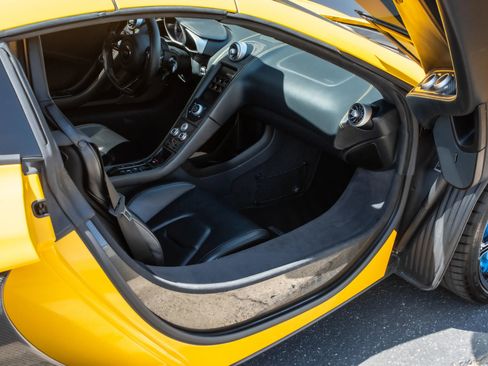 Used 2015 McLaren 650S Spider image 17