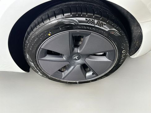 Used 2023 Tesla Model 3 Standard Range image 11