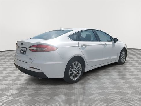 Used 2020 Ford Fusion SE FWD image 25