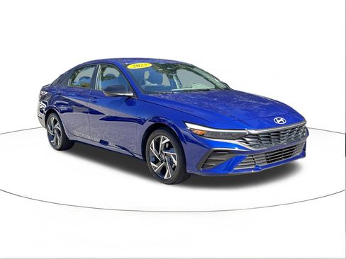 Certified 2025 Hyundai Elantra Sport image 1