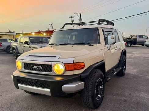 Used 2008 Toyota FJ Cruiser 4WD image 1