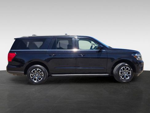 Used 2024 Ford Expedition Max XLT AWD/4WD image 3