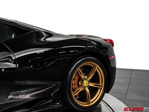 Used 2015 Ferrari 458 Speciale Coupe RWD image 17