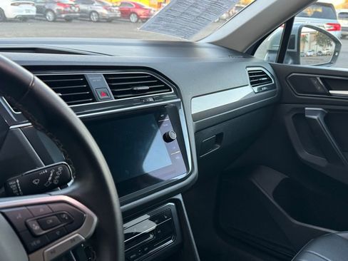 Used 2024 Volkswagen Tiguan SE image 27