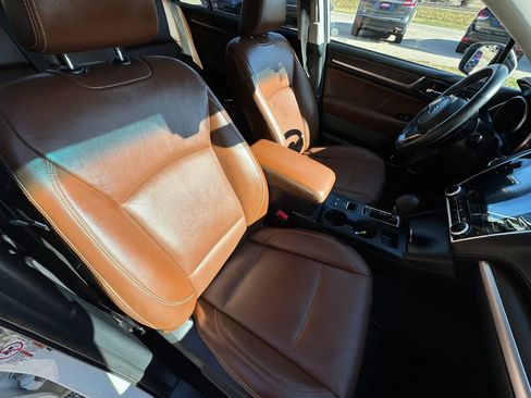 Used 2018 Subaru Outback 3.6R Touring image 12
