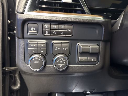 Used 2026 Chevrolet Suburban High Country w/ Sun And Tow Package AWD/4WD image 14
