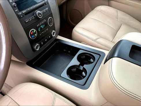 Used 2011 GMC Yukon SLT w/ SLT-2 Equipment Package AWD/4WD image 13