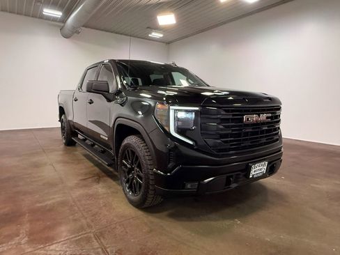 Used 2023 GMC Sierra 1500 Elevation w/ Preferred Package image 29