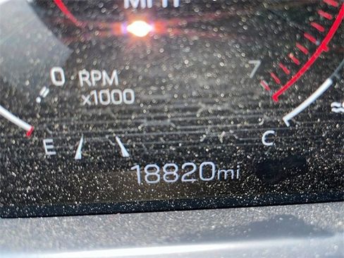 Used 2024 GMC Acadia Elevation image 11