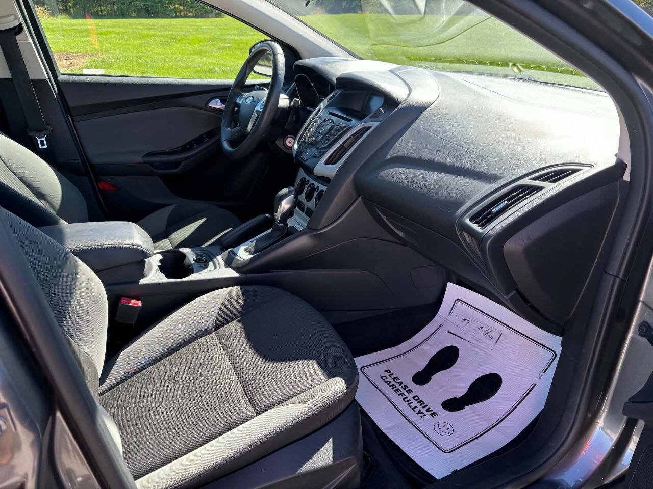 Used 2014 Ford Focus SE w/ SE Winter Package FWD image 8