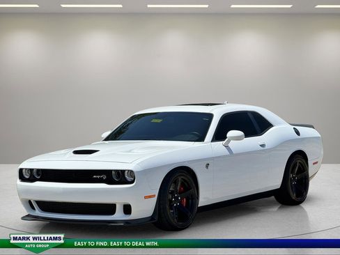 Used 2017 Dodge Challenger SRT Hellcat RWD image 7