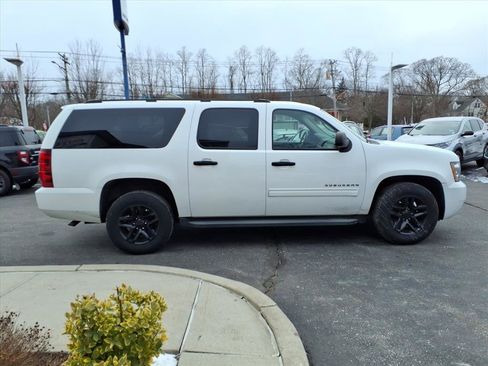 Used 2010 Chevrolet Suburban LS image 4