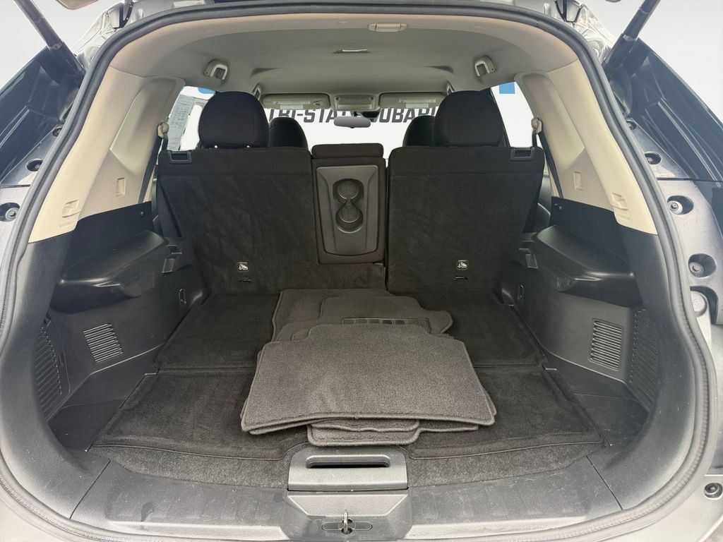 Used 2020 Nissan Rogue SV AWD/4WD image 16