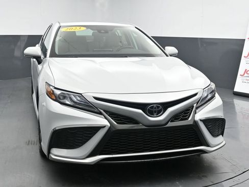 Used 2023 Toyota Camry XSE image 3