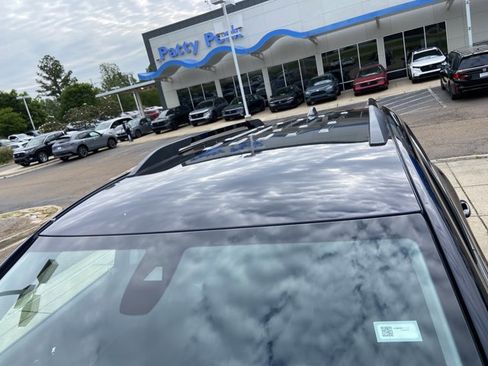 Used 2022 GMC Acadia SLE w/ Elevation Edition FWD image 28