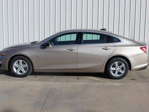 Used 2024 Chevrolet Malibu LS image 2