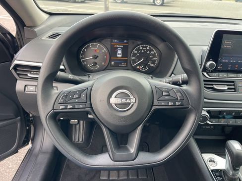 Used 2025 Nissan Altima 2.5 S image 15