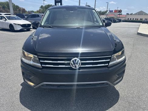 Used 2018 Volkswagen Tiguan SE FWD image 2
