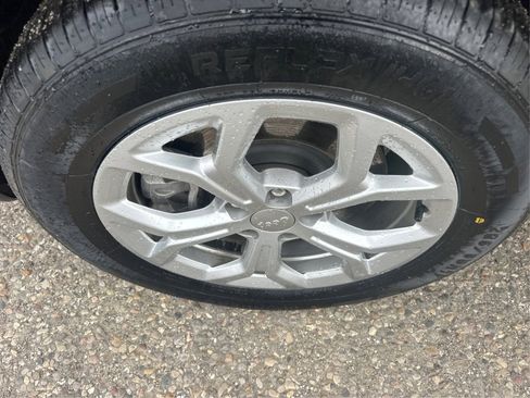 Used 2024 Jeep Compass Latitude image 18