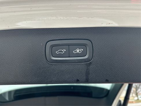 Used 2022 Volvo XC90 T5 Momentum w/ Protection Package Premier image 31