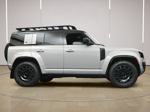 New 2026 Land Rover Defender 110 AWD/4WD image 27