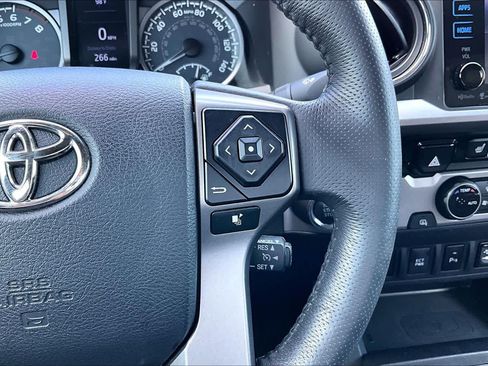 Used 2017 Toyota Tacoma Limited w/ Tow Package RWD image 25