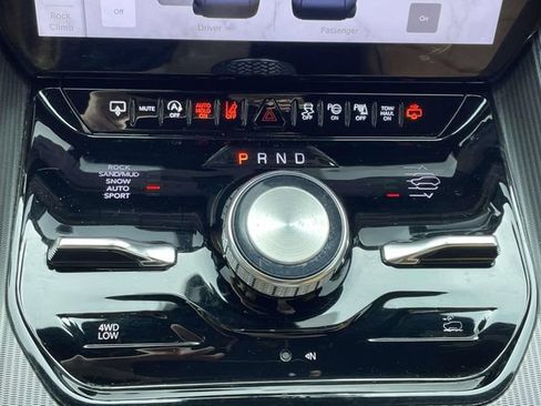 Used 2024 Jeep Grand Wagoneer Series III w/ Rear Seat Video Group 1 AWD/4WD image 35