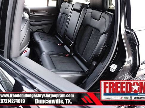 Used 2025 Jeep Grand Cherokee Altitude AWD/4WD image 14