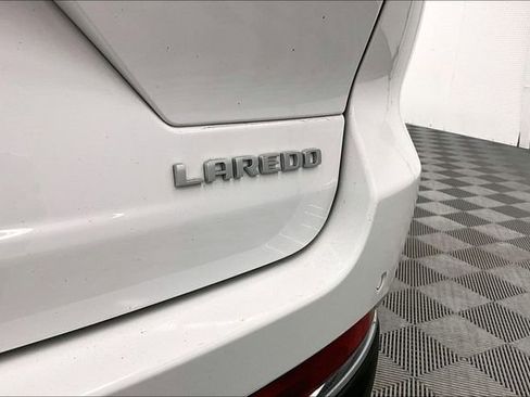 Used 2024 Jeep Grand Cherokee Laredo w/ Luxury Tech Group I AWD/4WD image 9
