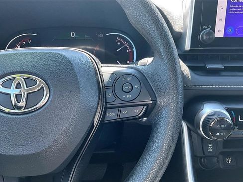 Used 2024 Toyota RAV4 XLE AWD/4WD image 19