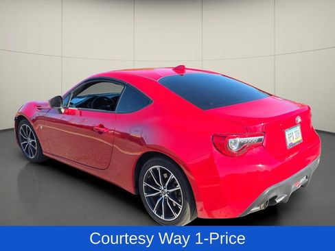 Used 2020 Toyota 86 RWD image 6