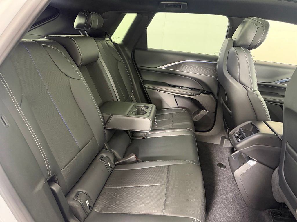 Used 2024 Cadillac Lyriq Sport RWD image 18