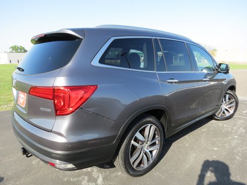 Used 2016 Honda Pilot Touring image 6