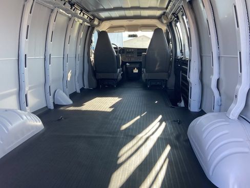 New 2025 Chevrolet Express 2500 Extended w/ Enhanced Convenience Package RWD image 10