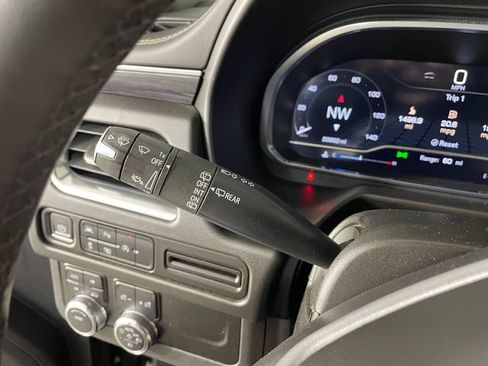 Used 2023 GMC Yukon SLT w/ SLT Luxury Package AWD/4WD image 12