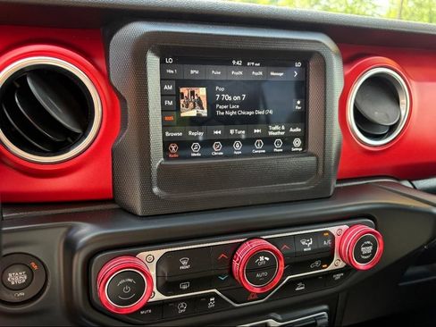 Used 2020 Jeep Gladiator Rubicon AWD/4WD image 11