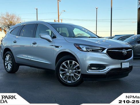 Used 2021 Buick Enclave Essence image 1