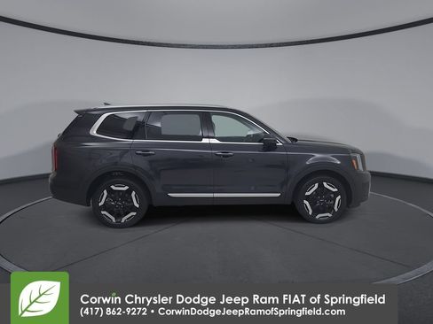 Used 2025 Kia Telluride S FWD image 17