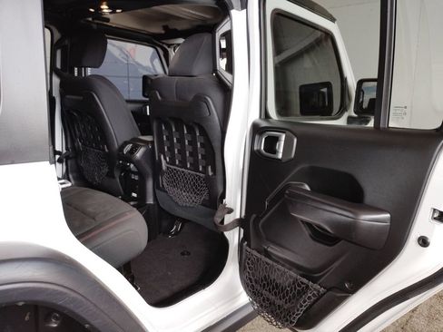 Used 2020 Jeep Wrangler Unlimited Rubicon w/ Safety Group AWD/4WD image 15