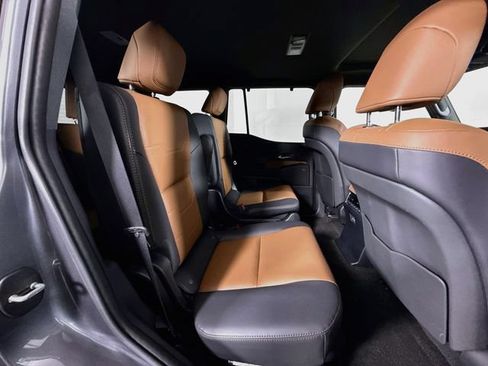 Used 2025 Lexus GX 550 w/ Accessory Package (Z1) AWD/4WD image 29