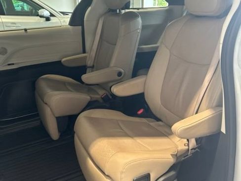 Certified 2024 Toyota Sienna Limited AWD/4WD image 17