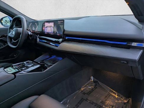 Certified 2024 BMW 530i w/ Convenience Package image 21