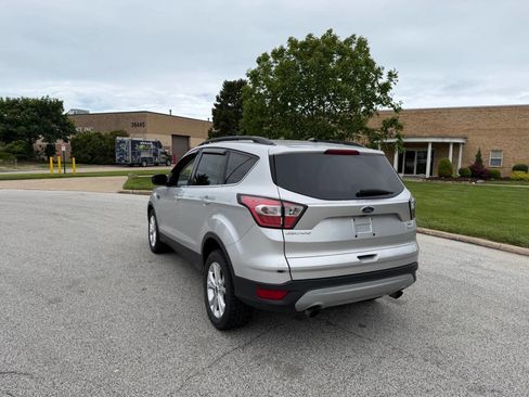 Used 2018 Ford Escape SE FWD image 3