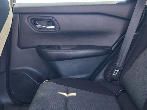 Used 2025 Nissan Rogue SV AWD/4WD image 16