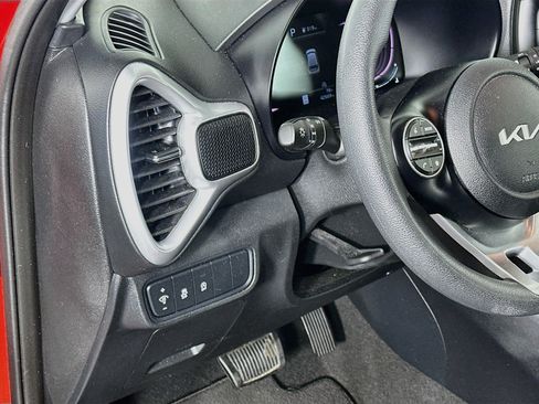 Used 2024 Kia Soul LX w/ Option Group 015 FWD image 17