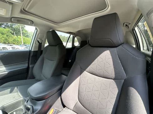 Used 2022 Toyota RAV4 XLE w/ Convenience Package AWD/4WD image 16