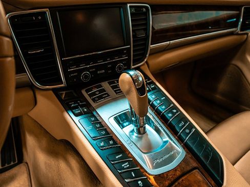 Used 2013 Porsche Panamera 4S image 16